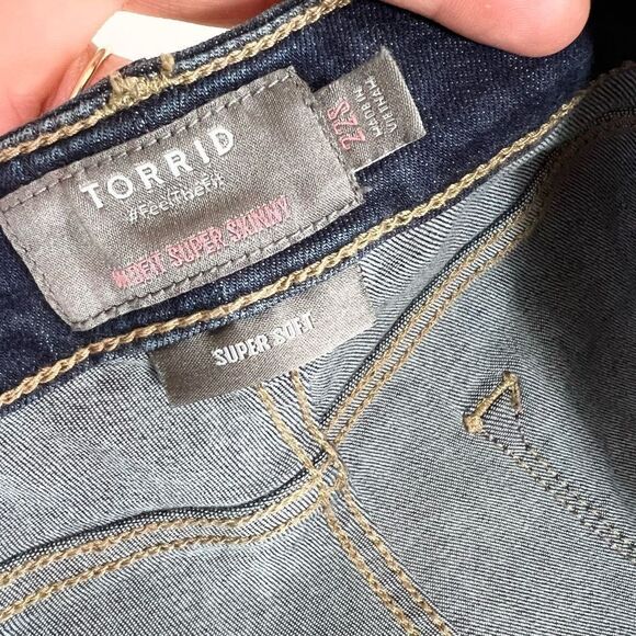Torrid Jeans Women's 22 Midfit Super Skinny Soft 5 Pocket Style Slim Legs - Picture 6 of 10